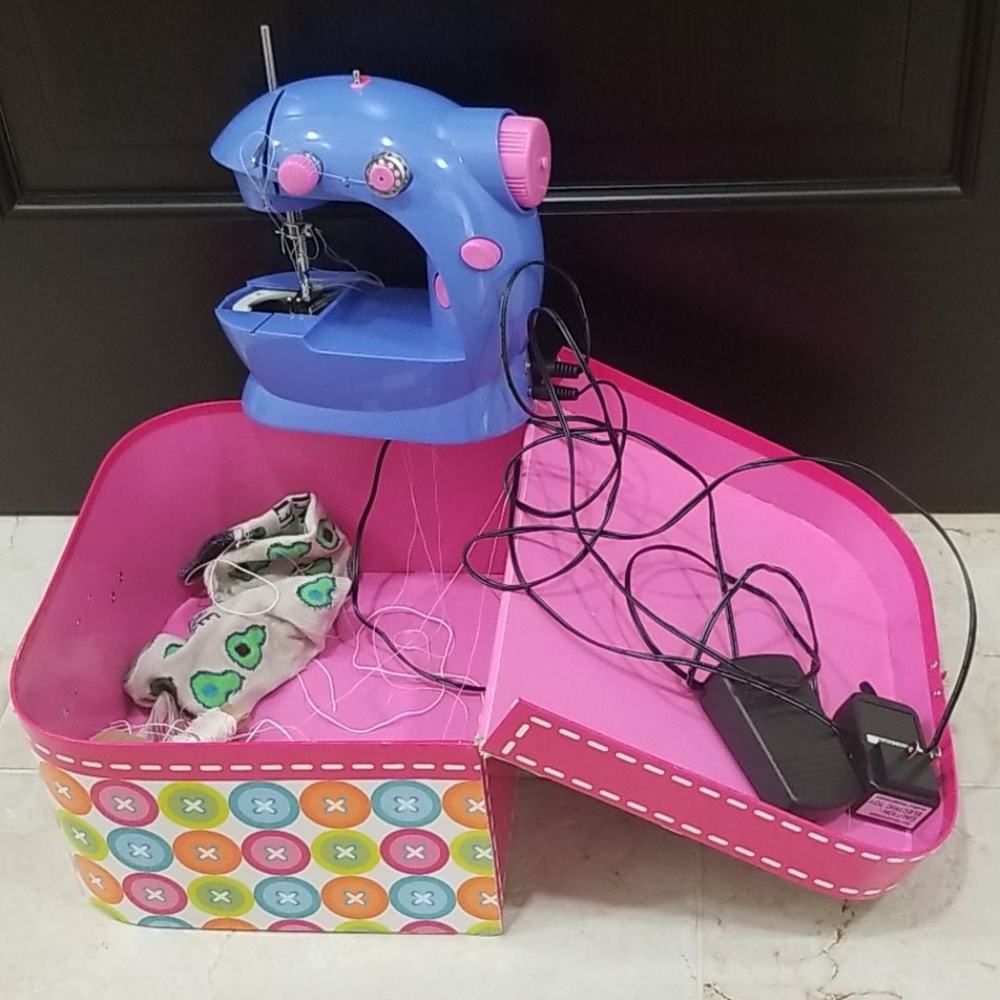 Kids Sewing Machine - Picture 3 of 10
